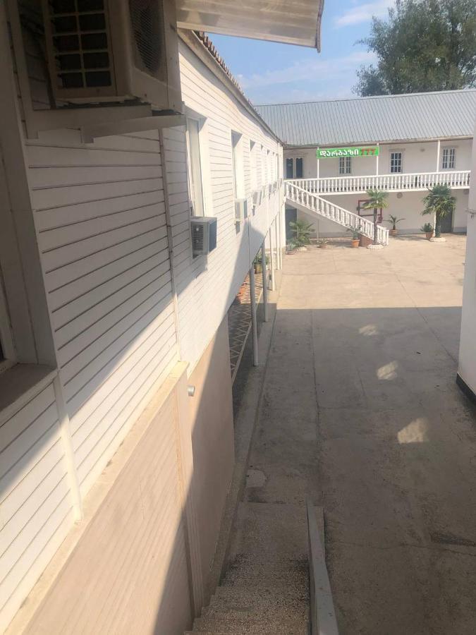 Hotel Nikea Paradiso Kutaisi Bagian luar foto