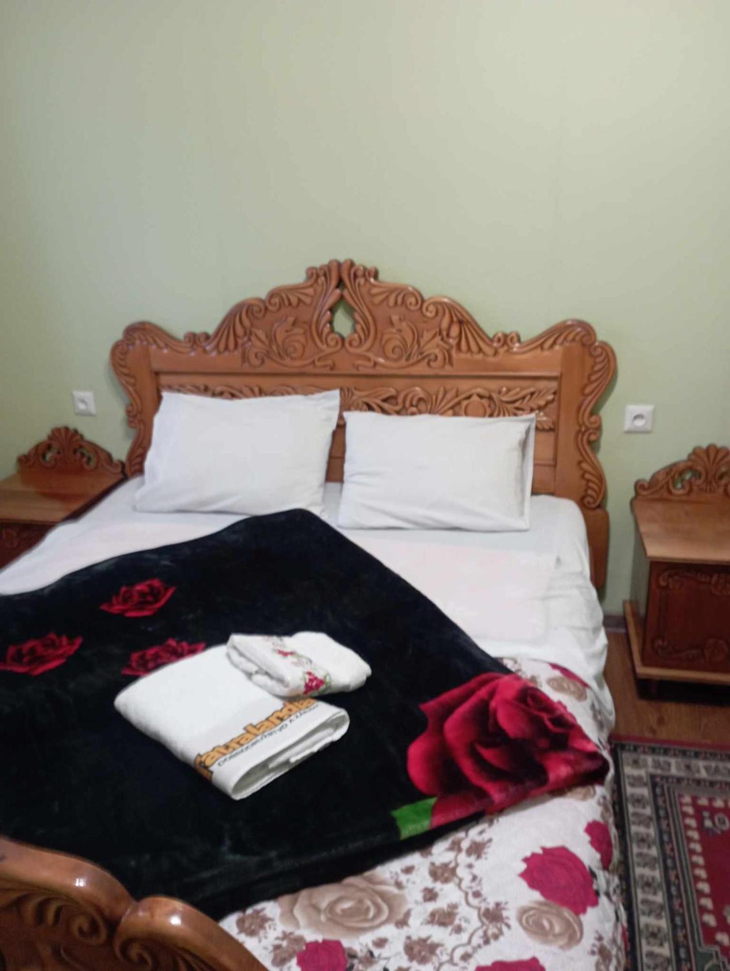 Hotel Nikea Paradiso Kutaisi Bagian luar foto